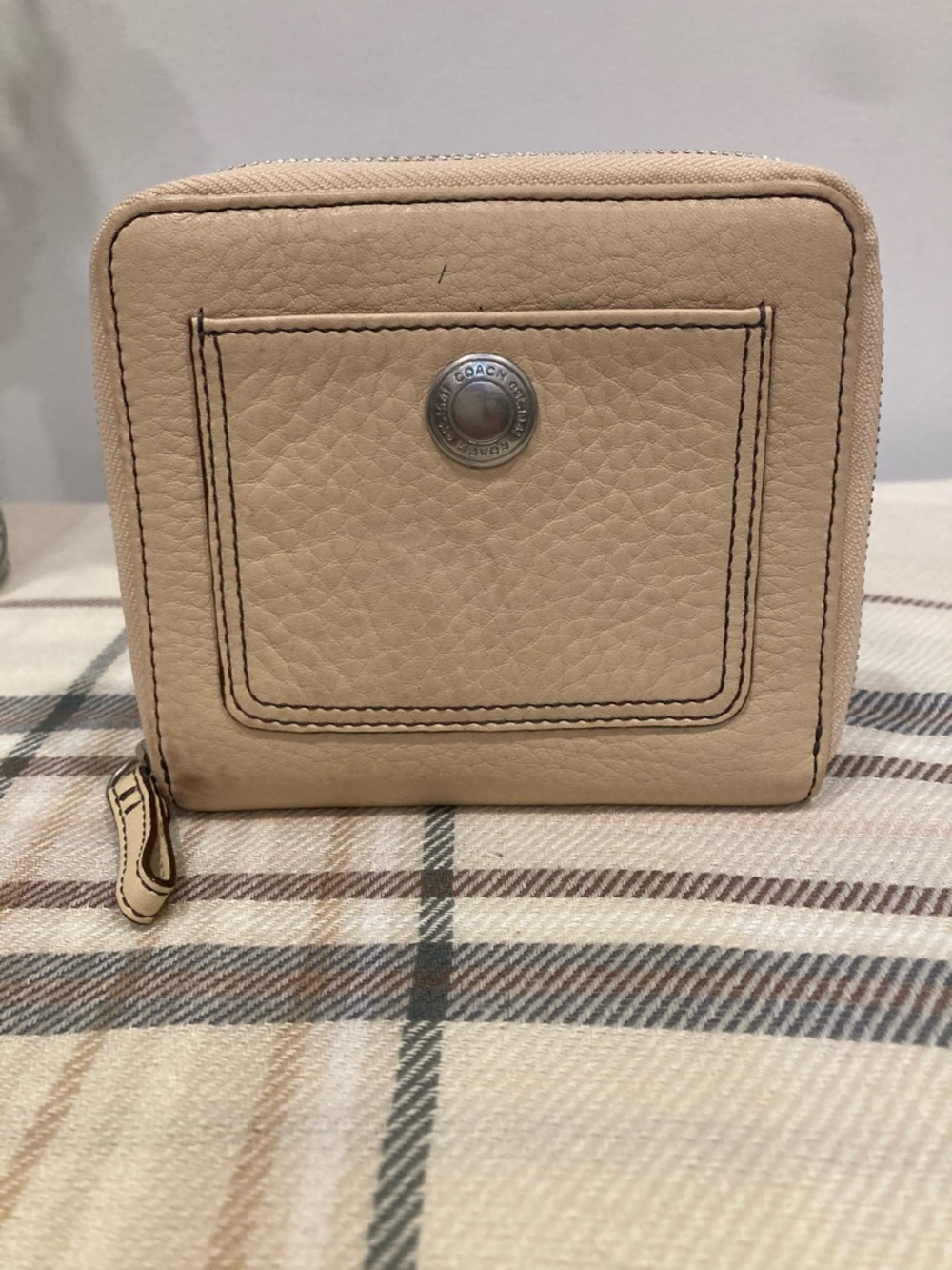 Vintage Coach Leather Zip Around Beige Tan Pebbled Leather Compact Wallet
